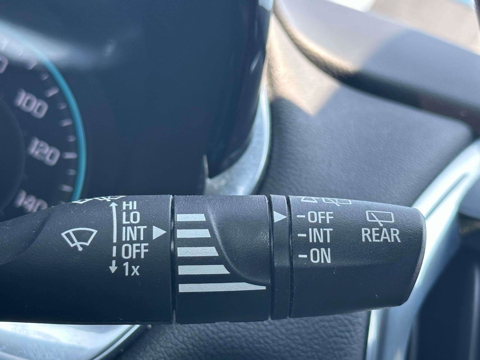 Used 2023 Chevrolet Traverse LT image 24