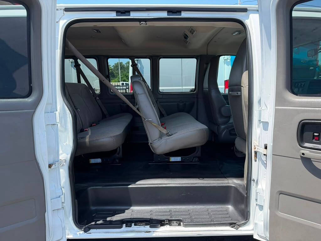 Used 2016 Chevrolet Express 2500 LS RWD image 16