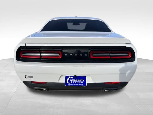 Used 2015 Dodge Challenger SXT image 7