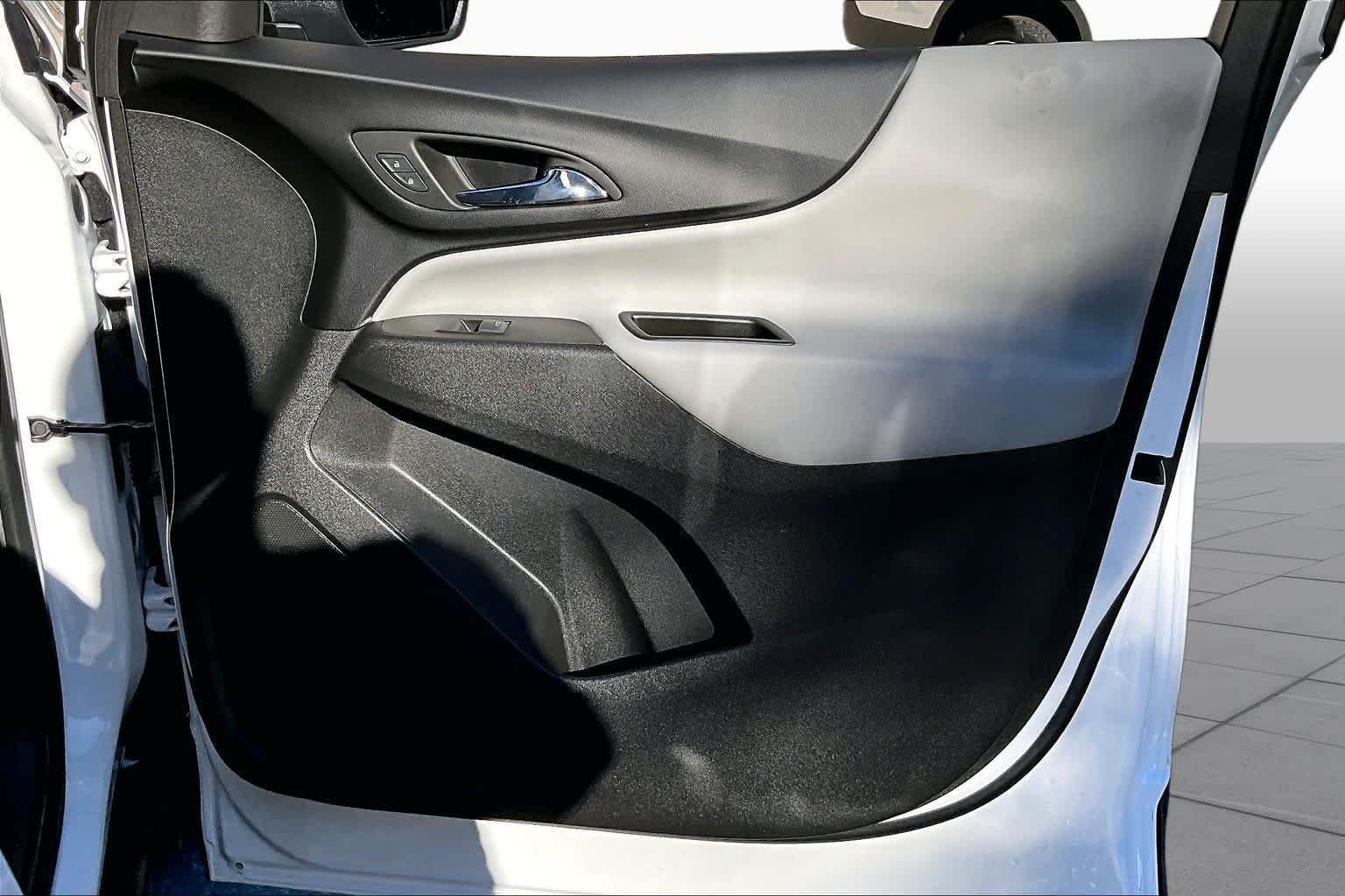 Used 2023 Chevrolet Equinox LS w/ Midnight Edition FWD image 22
