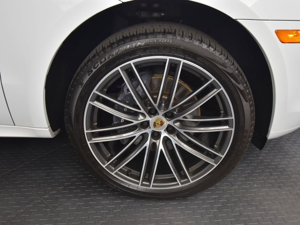 Used 2025 Porsche Macan image 16