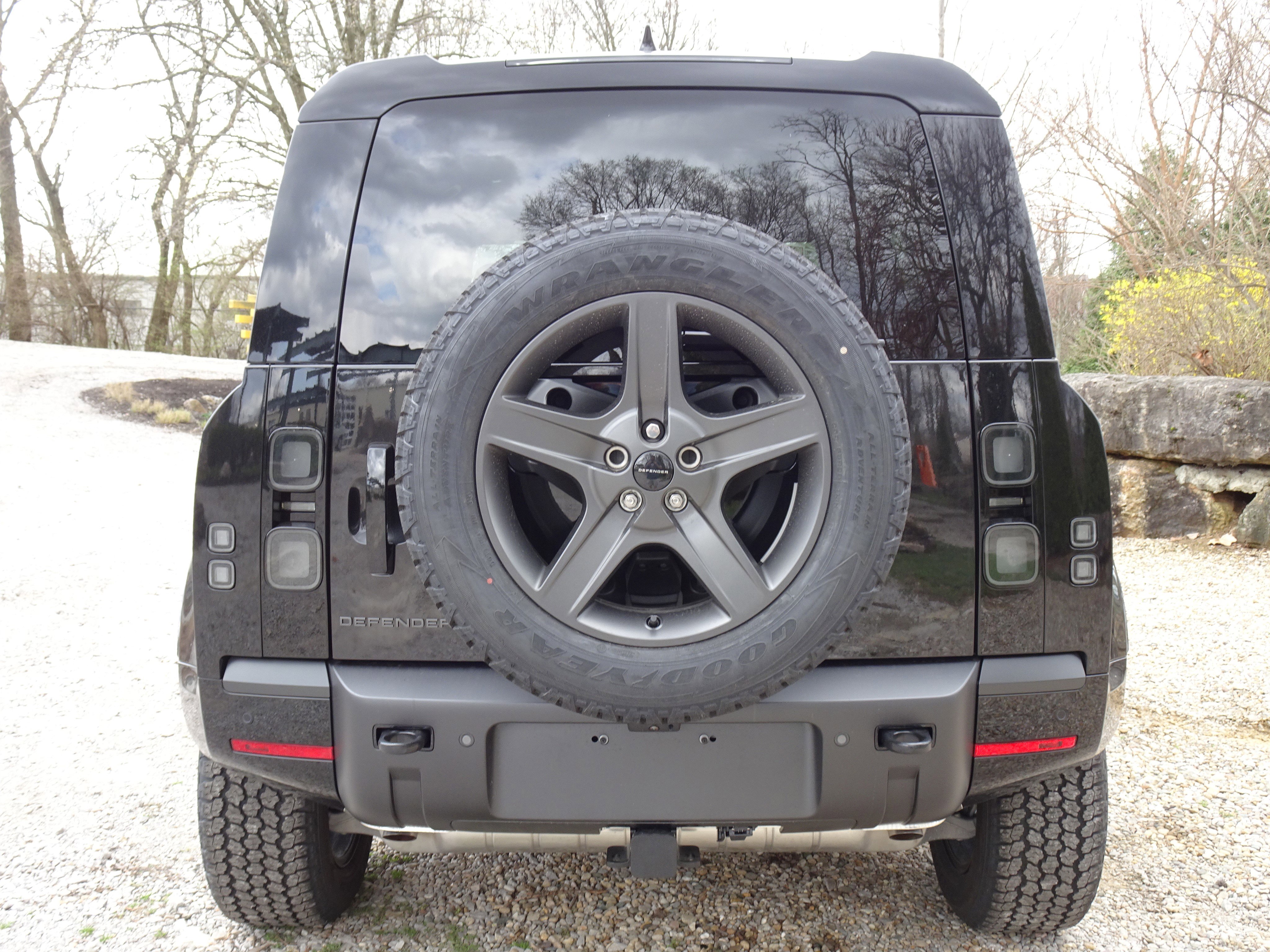 New 2026 Land Rover Defender 110 X-Dynamic SE AWD/4WD image 10