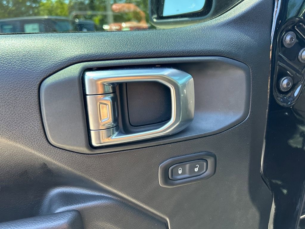 Used 2025 Jeep Wrangler Sport AWD/4WD image 30