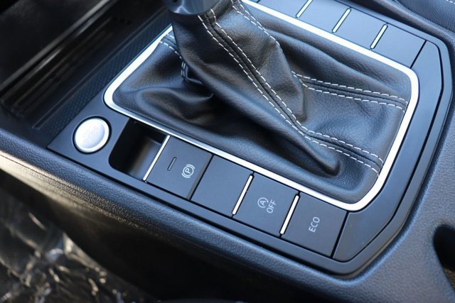 Used 2025 Volkswagen Jetta SE image 18