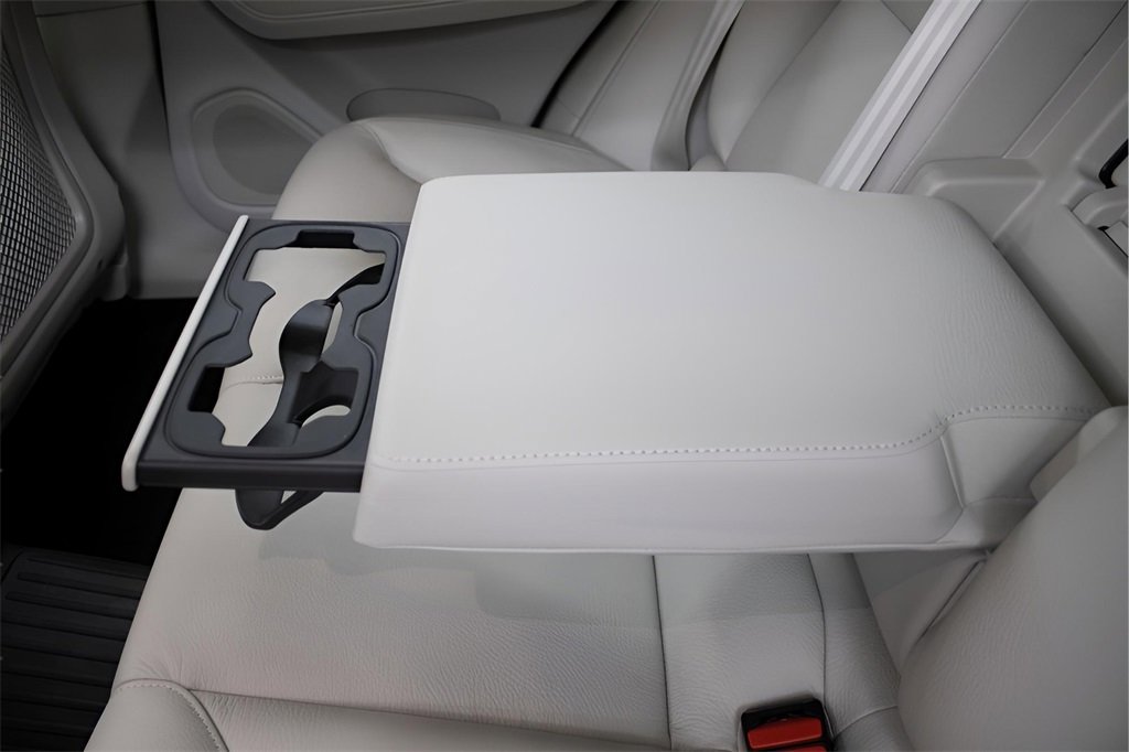 Certified 2025 Volvo XC60 T8 Core w/ Protection Package Premier image 31