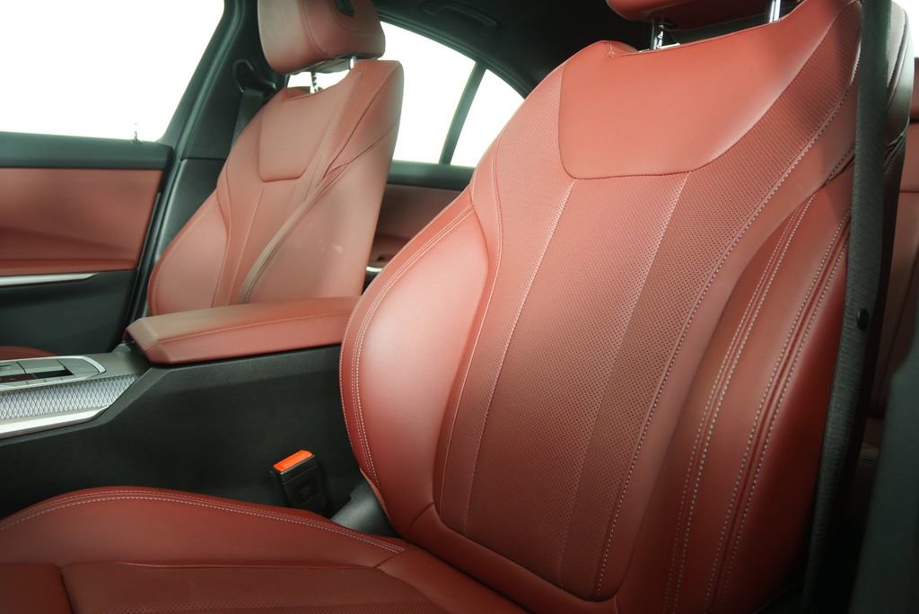 Used 2025 BMW 330i Sedan image 10