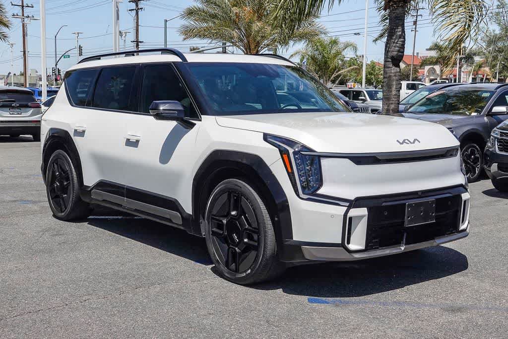 Certified 2024 Kia EV9 GT-Line AWD/4WD image 3