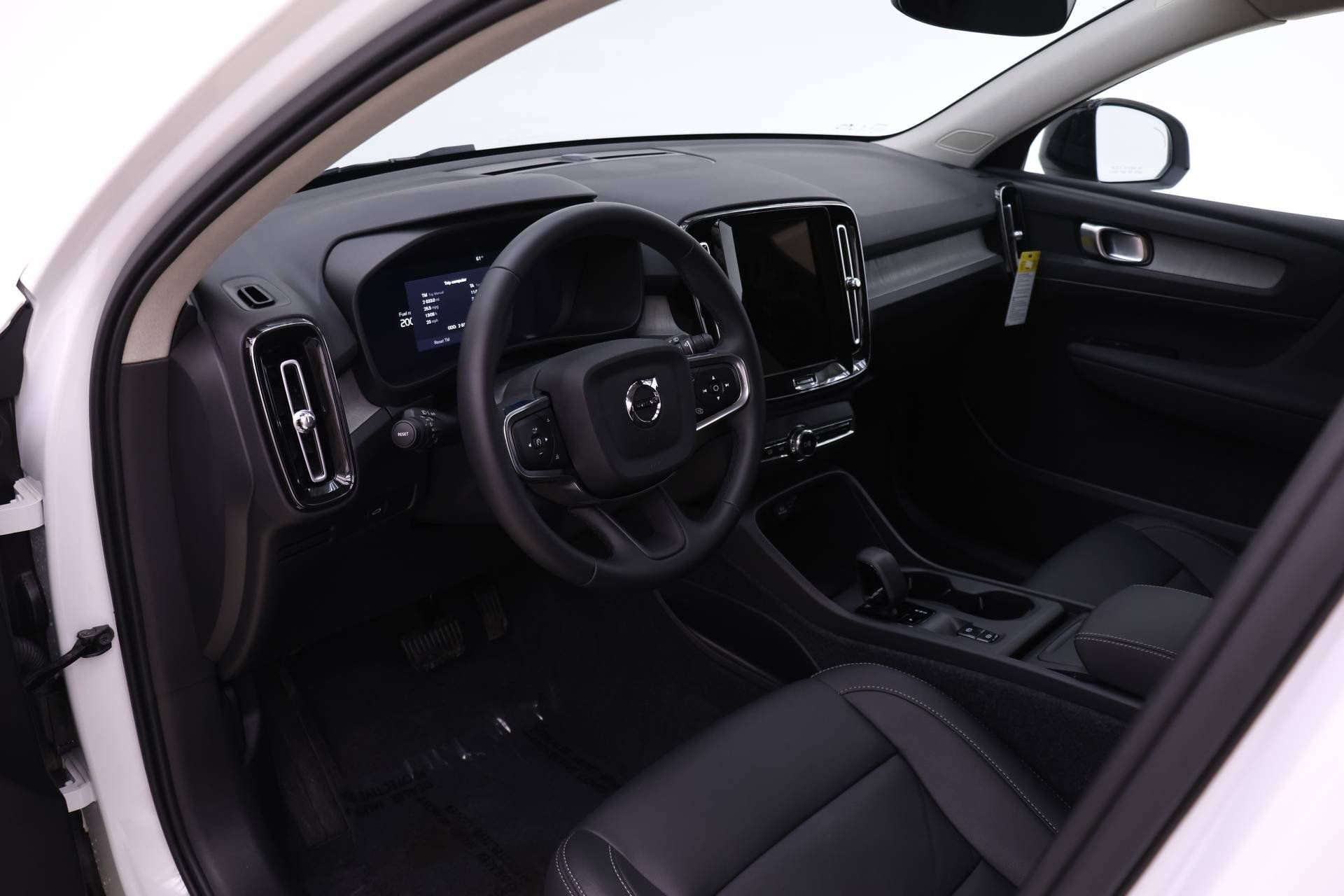 New 2026 Volvo XC40 B5 Core w/ Protection Package Premier AWD/4WD image 6