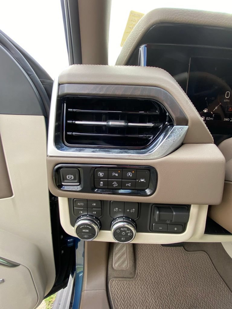 Used 2026 GMC Yukon Denali w/ Denali Reserve Package AWD/4WD image 12