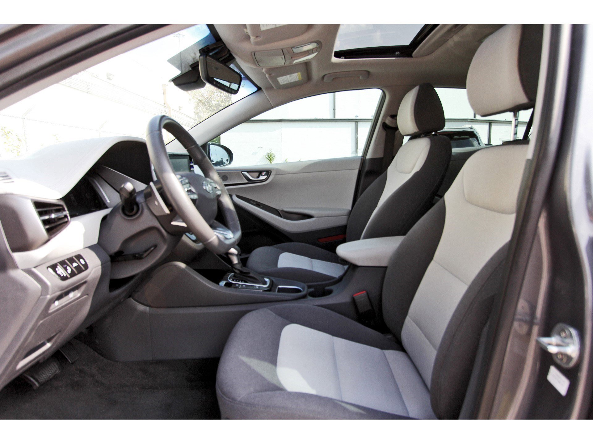 Used 2020 Hyundai Ioniq SEL image 31