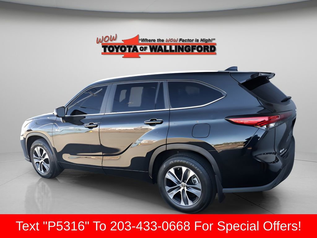Used 2023 Toyota Highlander XLE AWD/4WD image 6