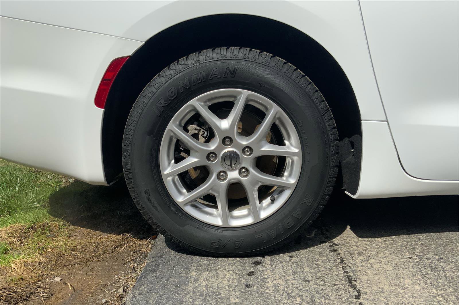 Used 2023 Chrysler Pacifica Touring-L FWD image 26