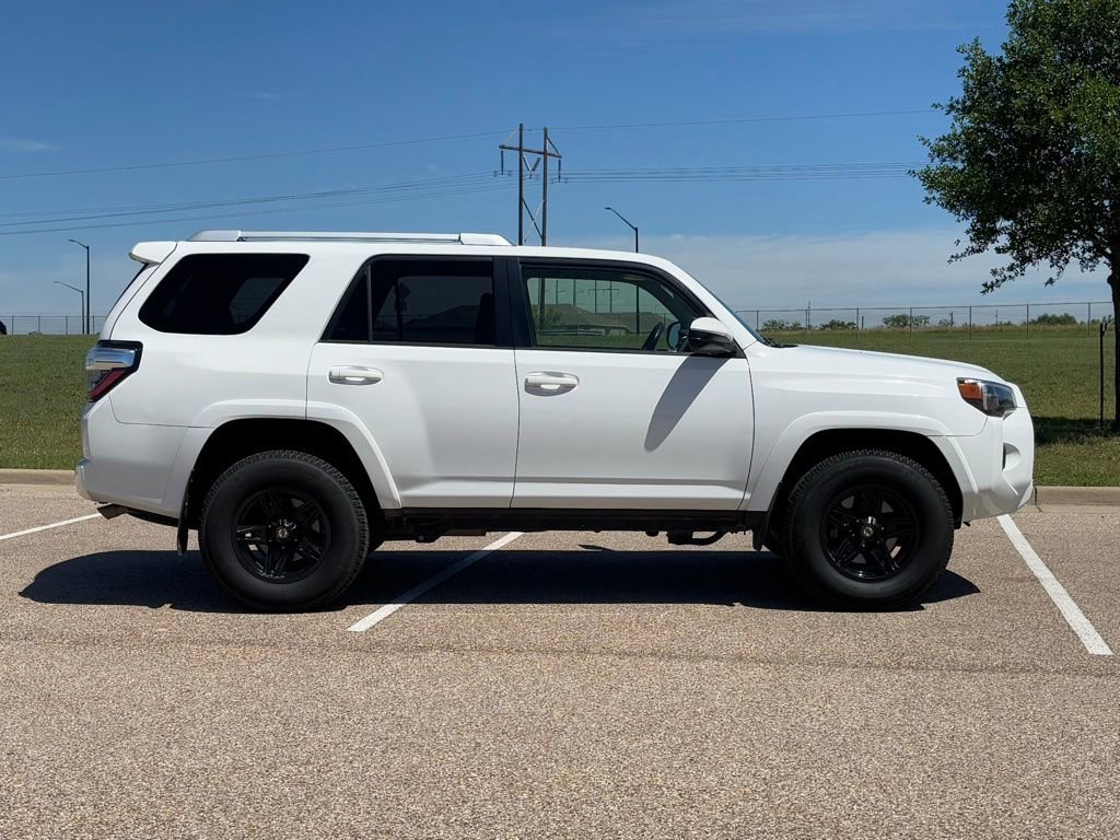 Used 2017 Toyota 4Runner SR5 image 4