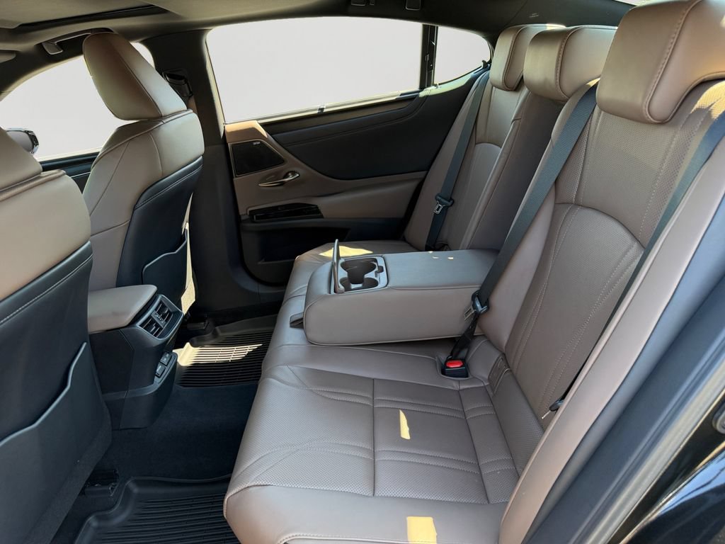 Certified 2025 Lexus ES 300h Ultra Luxury w/ Accessory Package (Z1) FWD image 10