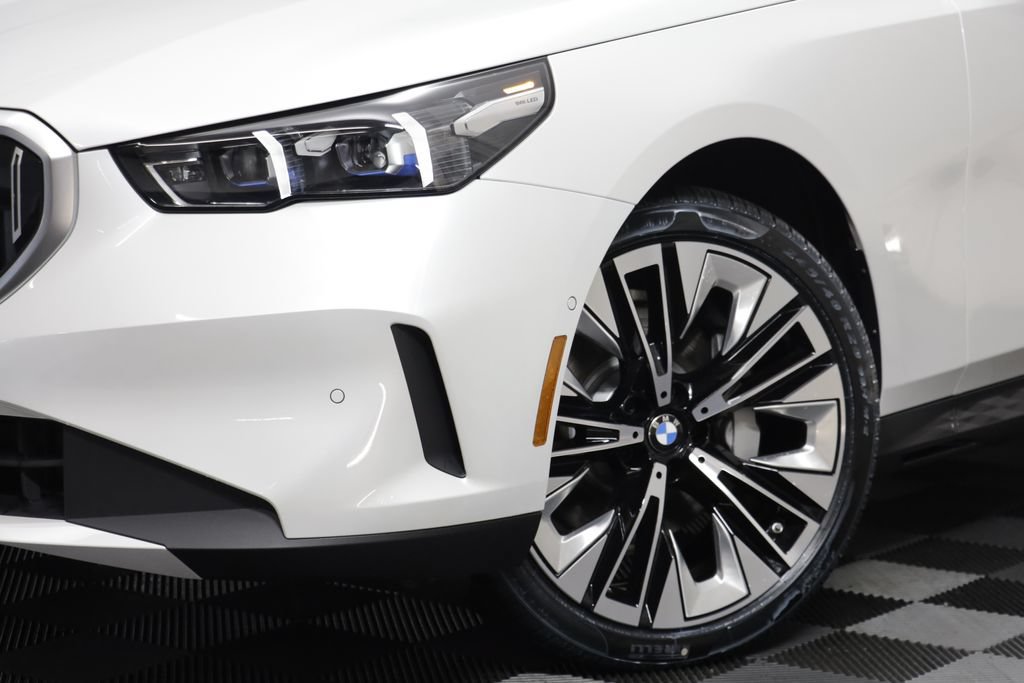 New 2026 BMW 530i xDrive w/ Executive Package AWD/4WD image 4