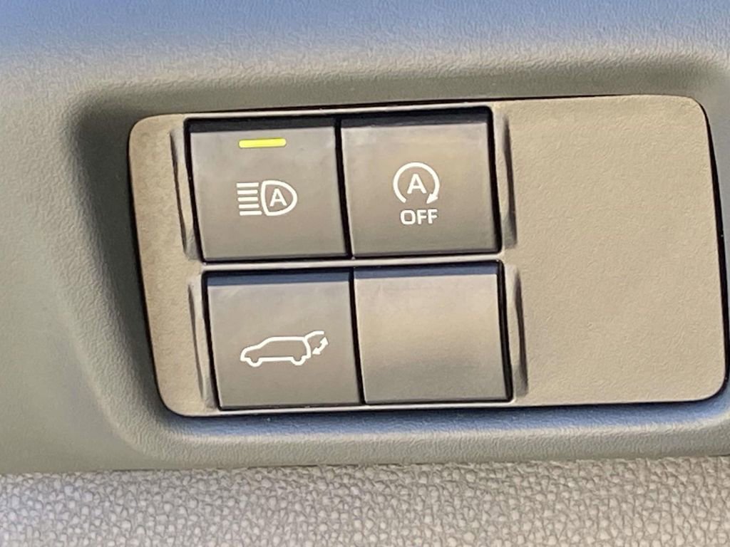 Used 2025 Toyota Highlander XLE image 30