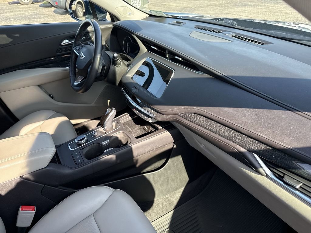Certified 2020 Cadillac XT4 Premium Luxury FWD image 36