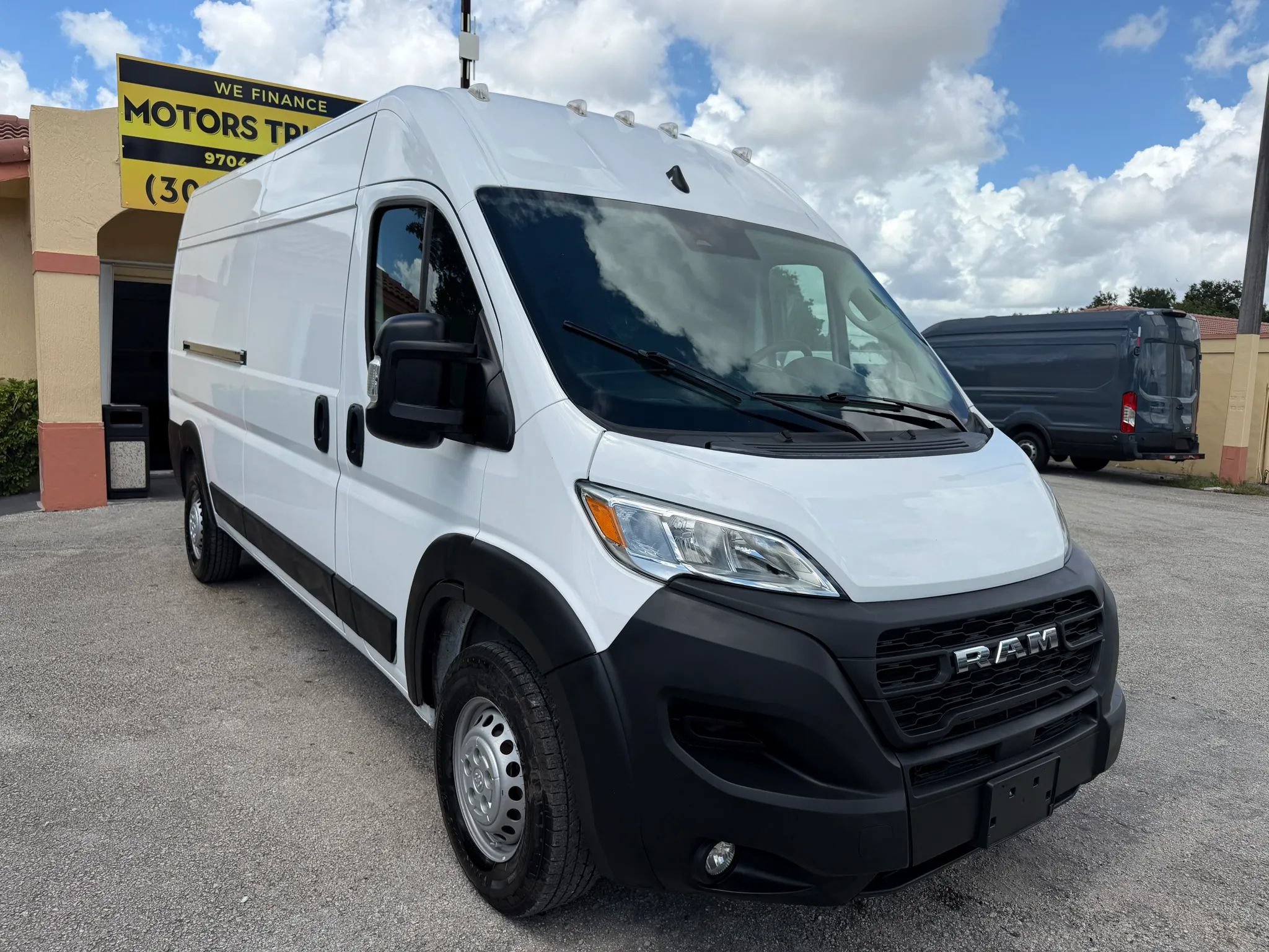 Used 2024 RAM ProMaster 2500 w/ Convenience Group FWD image 9