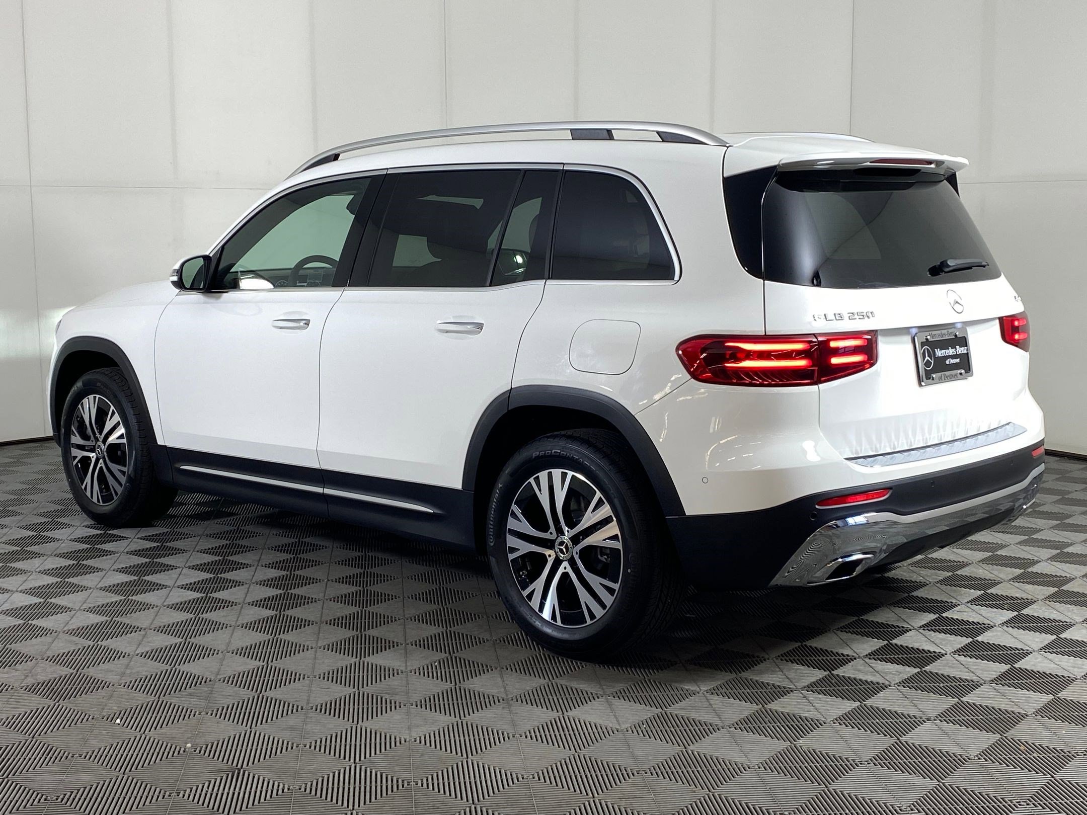 New 2025 Mercedes-Benz GLB 250 4MATIC image 3