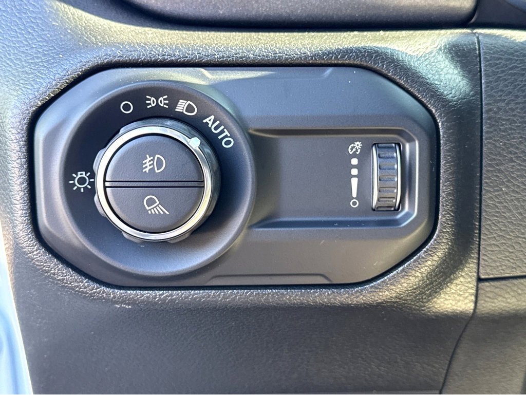 Certified 2023 Jeep Gladiator Mojave w/ Cold Weather Group image 15