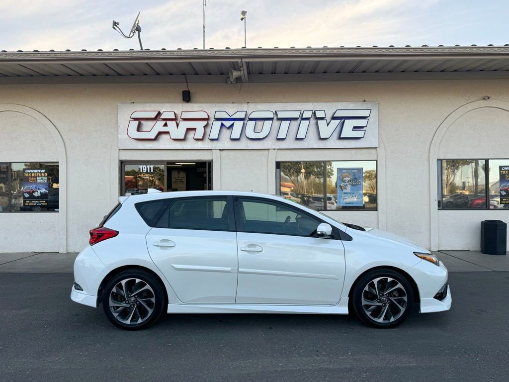 Used 2017 Toyota Corolla iM FWD image 3