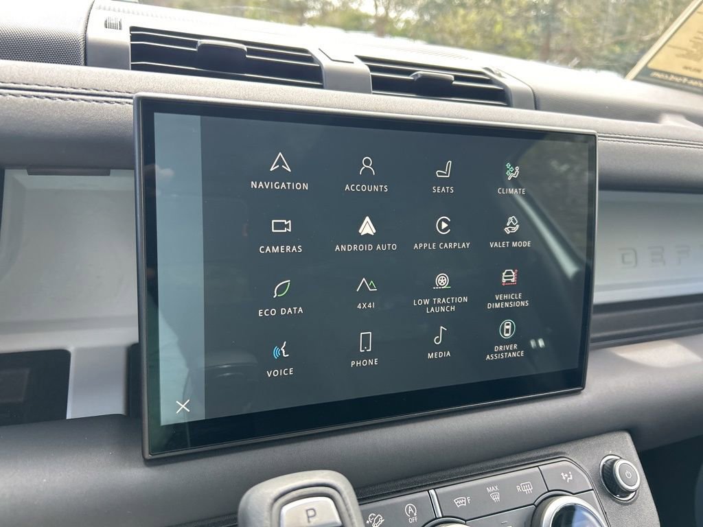 Used 2025 Land Rover Defender 110 S image 36