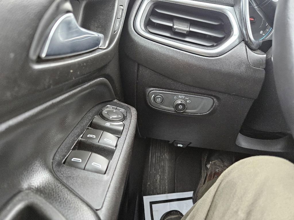 Used 2018 Chevrolet Equinox LT w/ Sun & Infotainment Package image 13