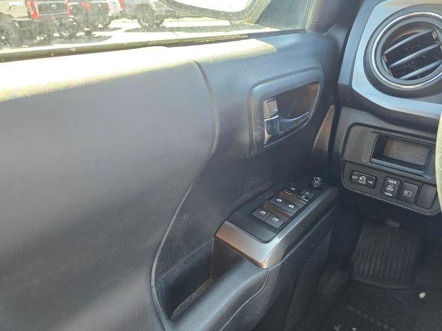 Used 2019 Toyota Tacoma TRD Off-Road AWD/4WD image 32
