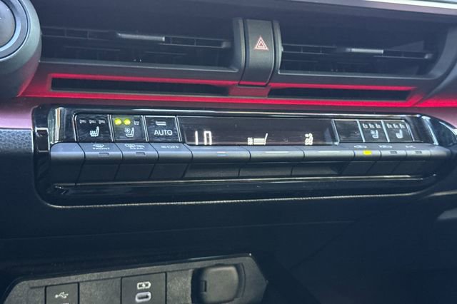 Used 2024 Toyota Prius Prime Premium w/ Advanced Technology Package image 20