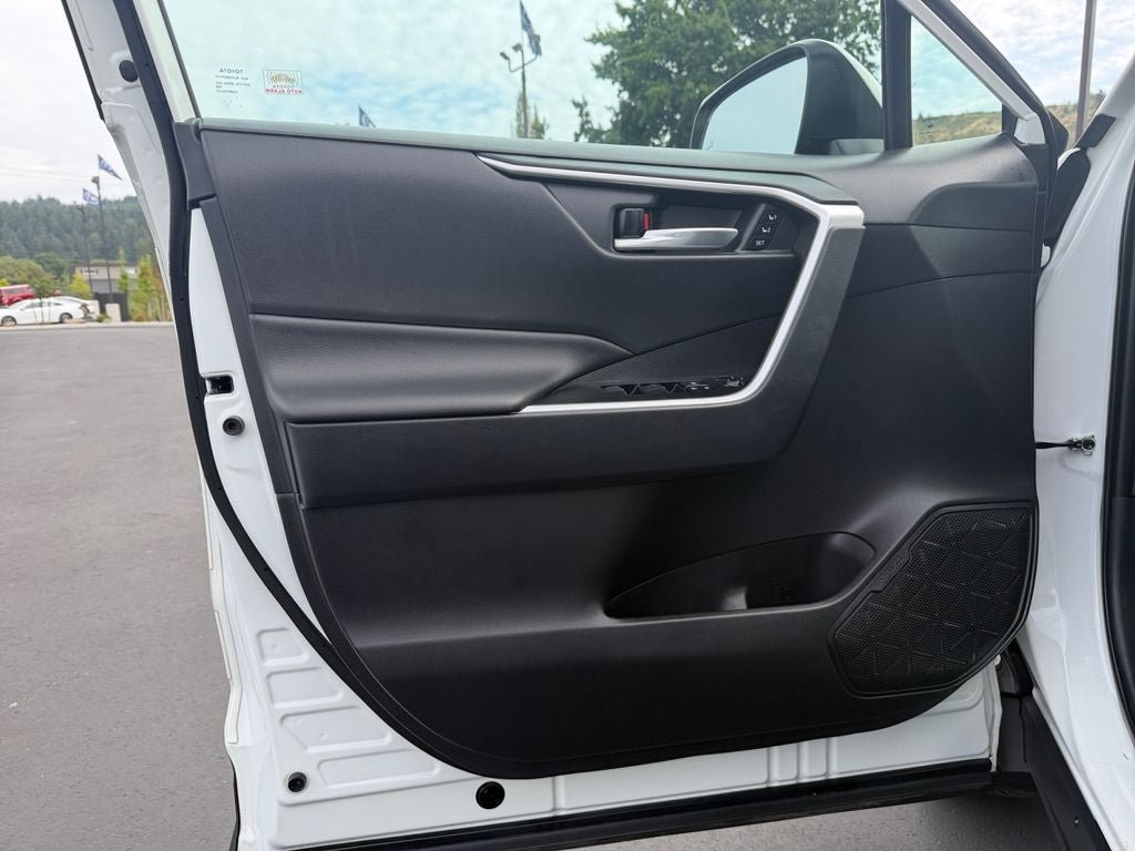 Used 2021 Toyota RAV4 XLE Premium AWD/4WD image 20