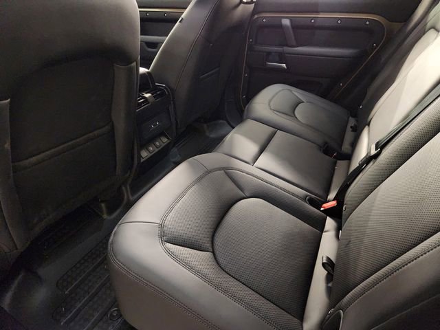Used 2025 Land Rover Defender 110 S image 30