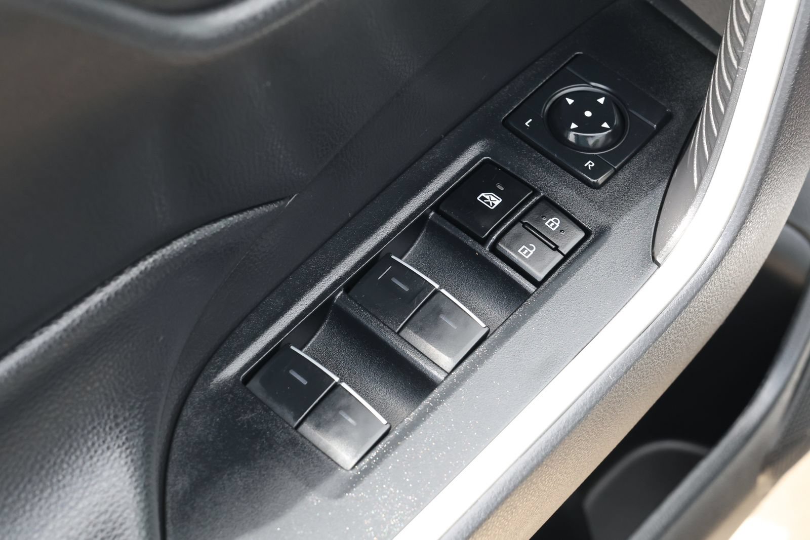 Used 2024 Toyota RAV4 XLE FWD image 26
