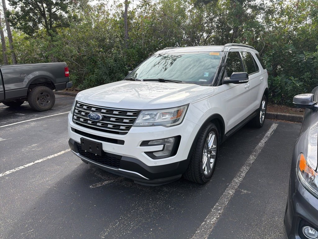 Used 2016 Ford Explorer XLT w/ Equipment Group 202A image 3