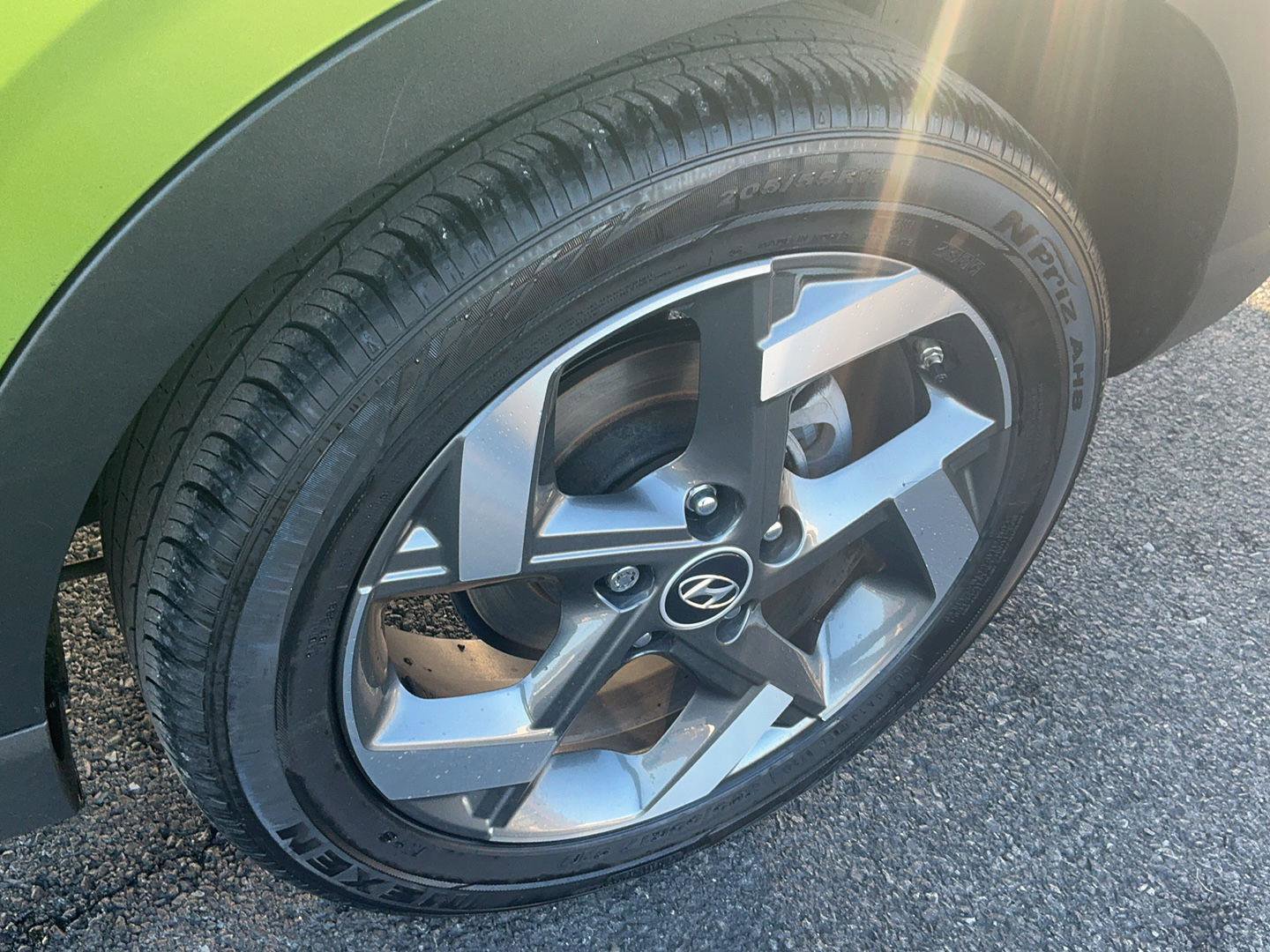 Certified 2024 Hyundai Venue SEL image 10