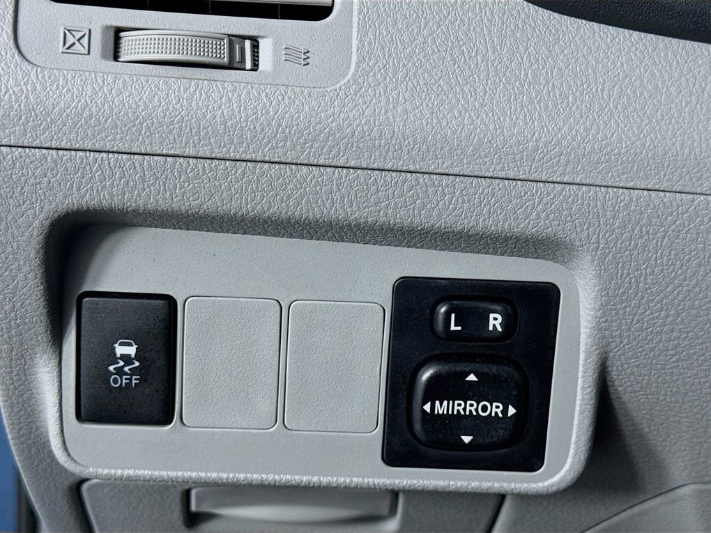 Used 2013 Toyota Corolla LE image 17