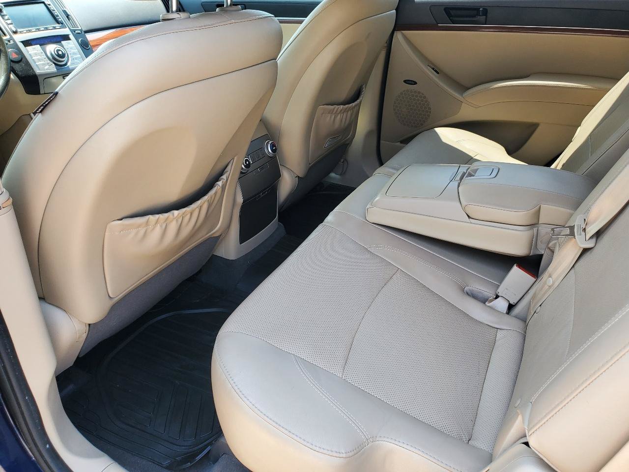 Used 2010 Hyundai Veracruz Limited w/ Navigation Pkg 3 FWD image 14