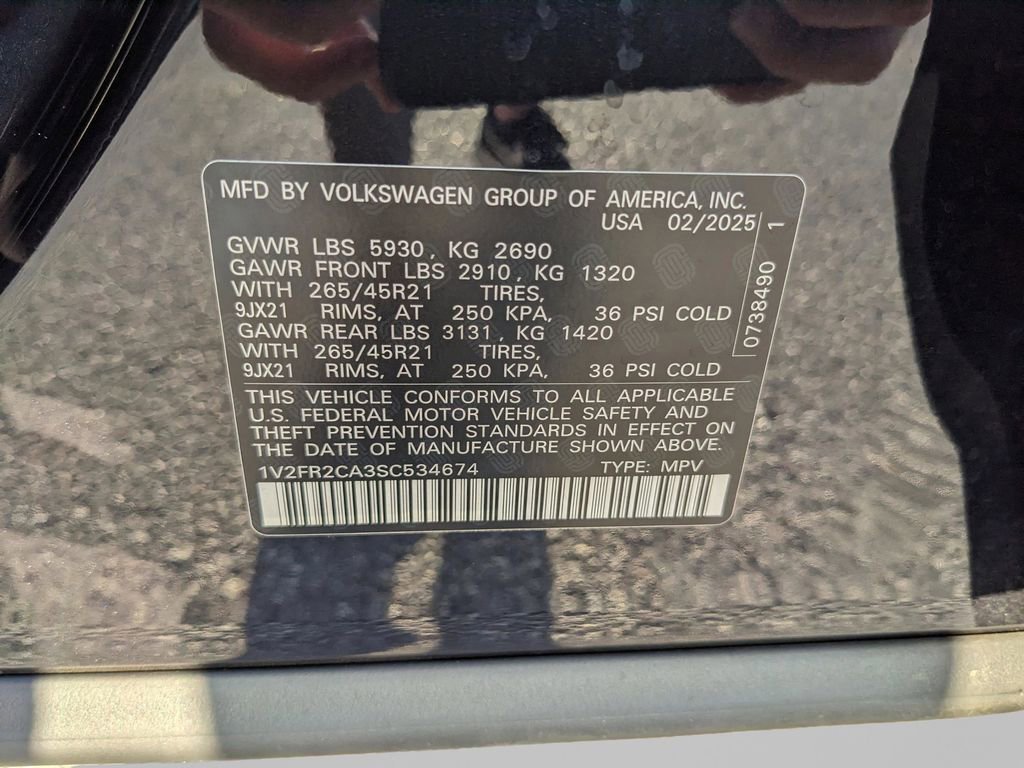 Used 2025 Volkswagen Atlas SEL Premium R-Line image 36