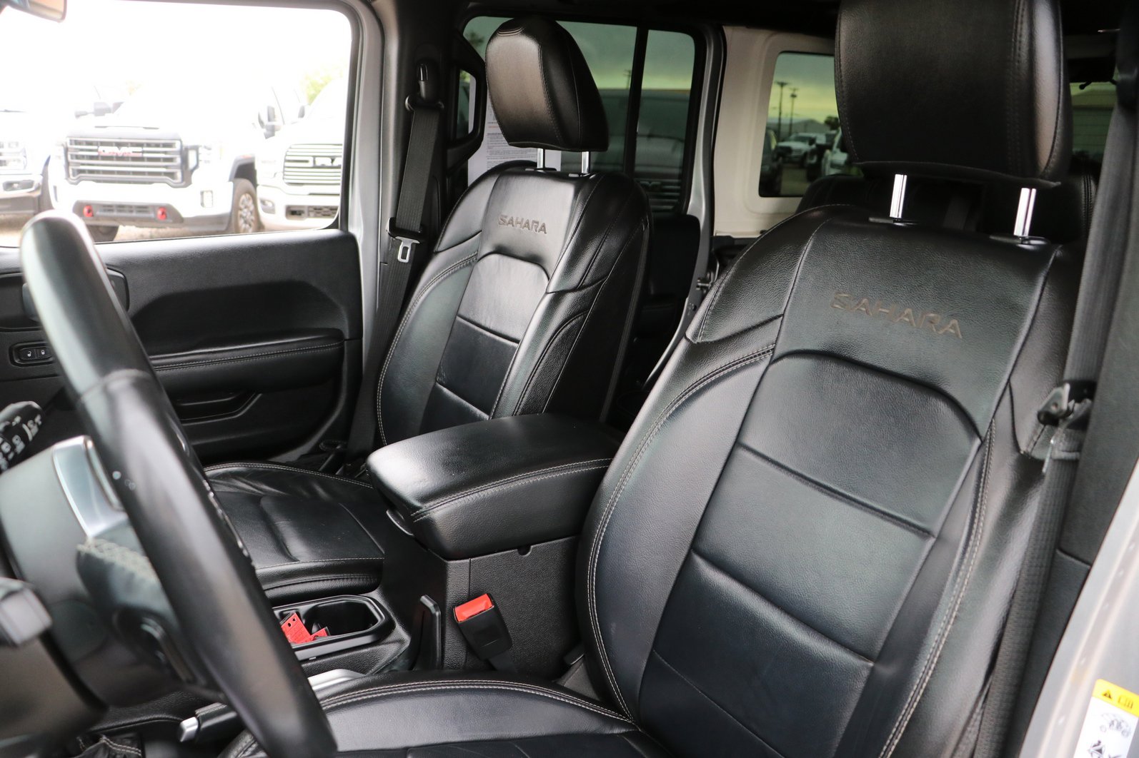 Used 2018 Jeep Wrangler Unlimited Sahara AWD/4WD image 13