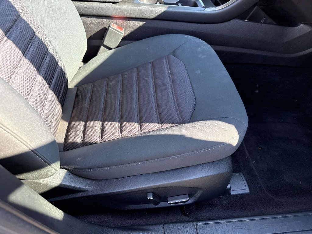 Used 2017 Ford Fusion SE FWD image 26