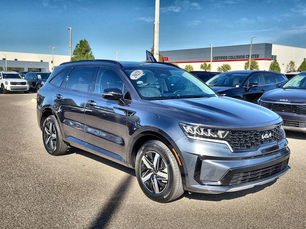 Used 2023 Kia Sorento S w/ Panoramic Sunroof Package image 3
