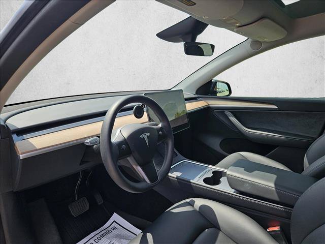 Used 2025 Tesla Model Y Long Range RWD image 13