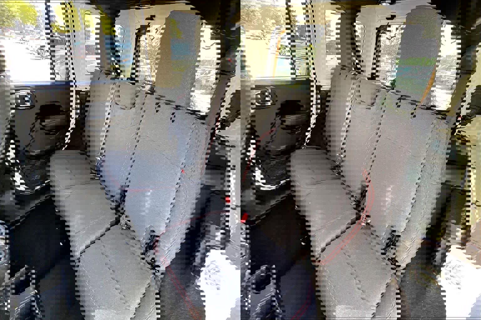 Used 2024 Jeep Wrangler Unlimited Rubicon image 18