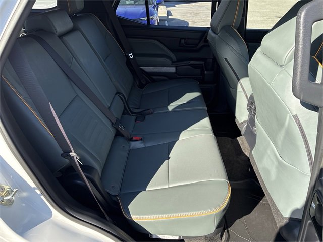 Used 2025 Toyota 4Runner Trailhunter image 32