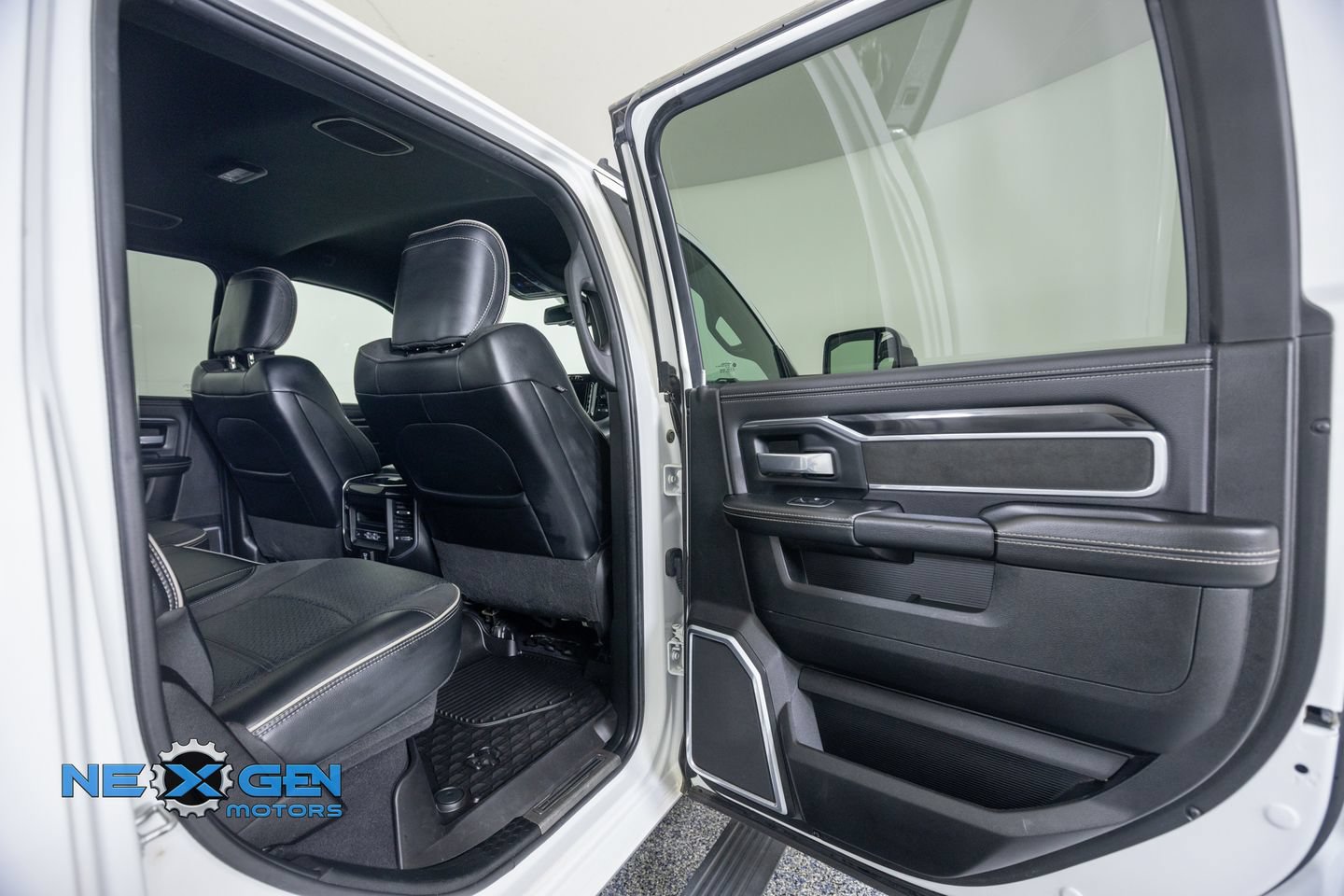 Used 2021 RAM 3500 Laramie AWD/4WD image 39
