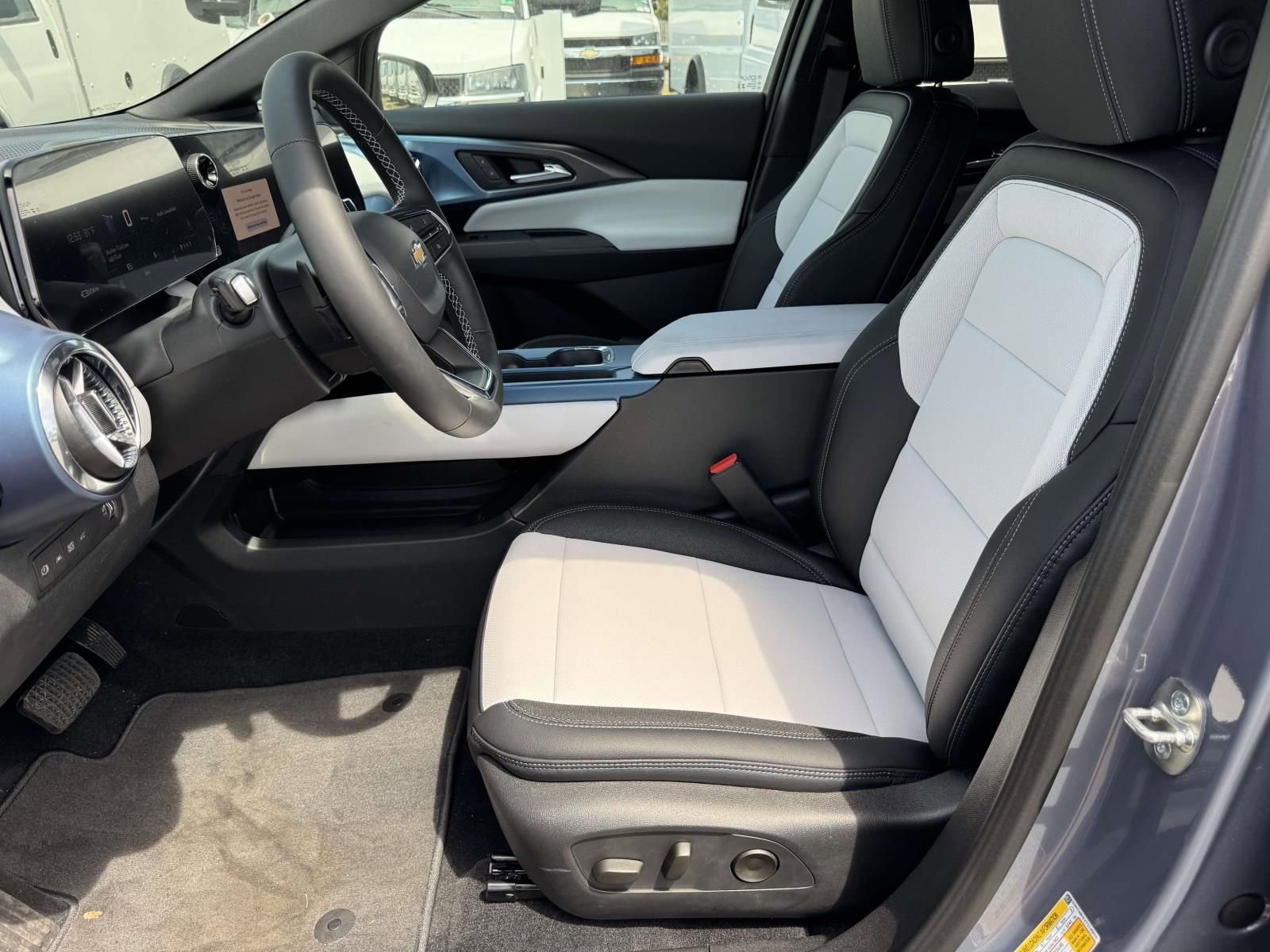 New 2026 Chevrolet Equinox EV LT AWD/4WD image 25