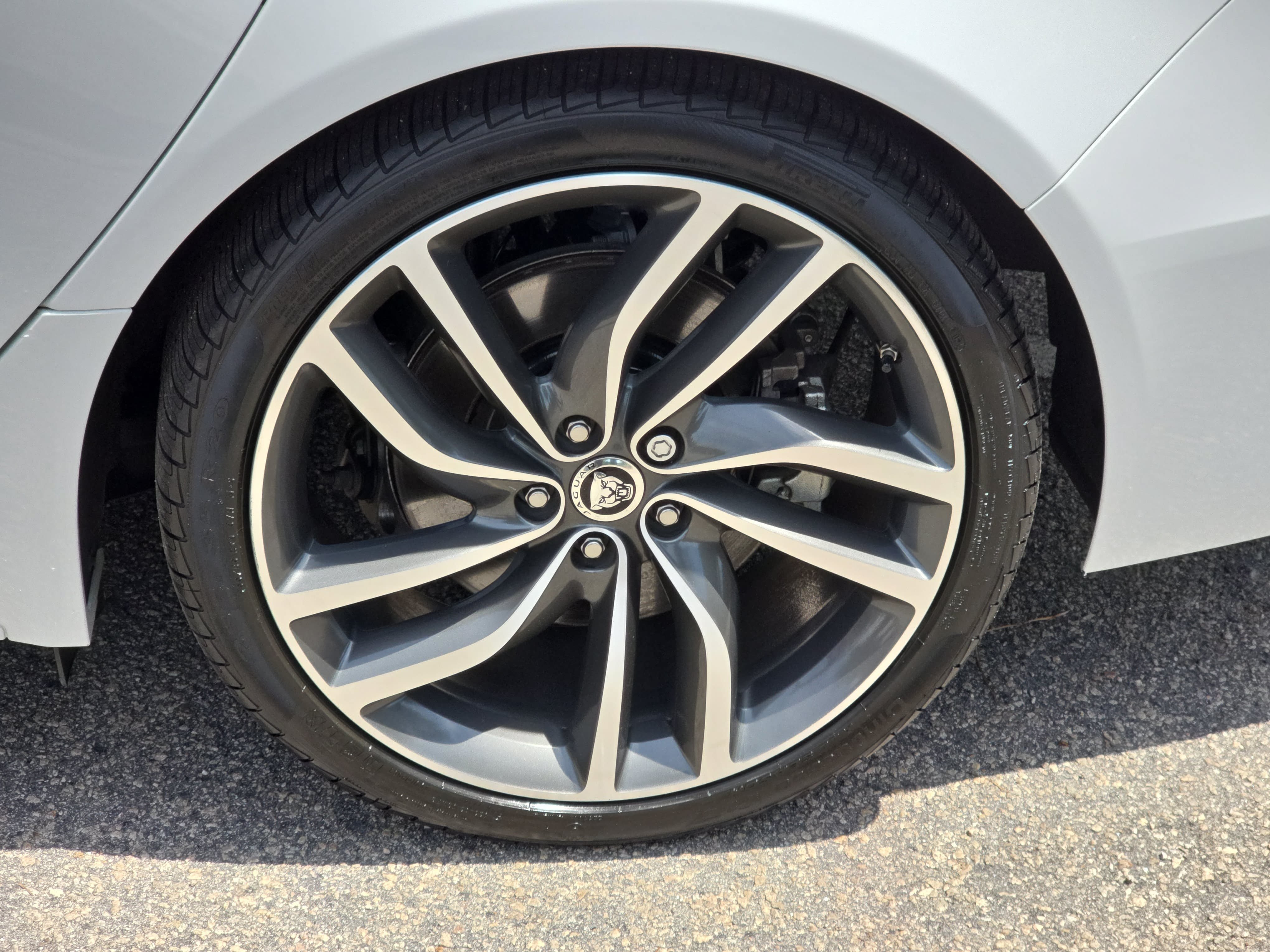 Certified 2024 Jaguar XF R-Dynamic SE RWD image 36