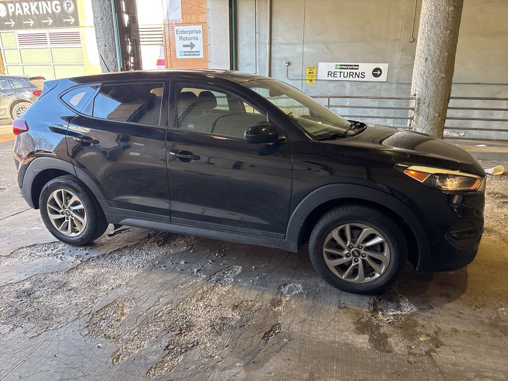 Used 2017 Hyundai Tucson SE image 2