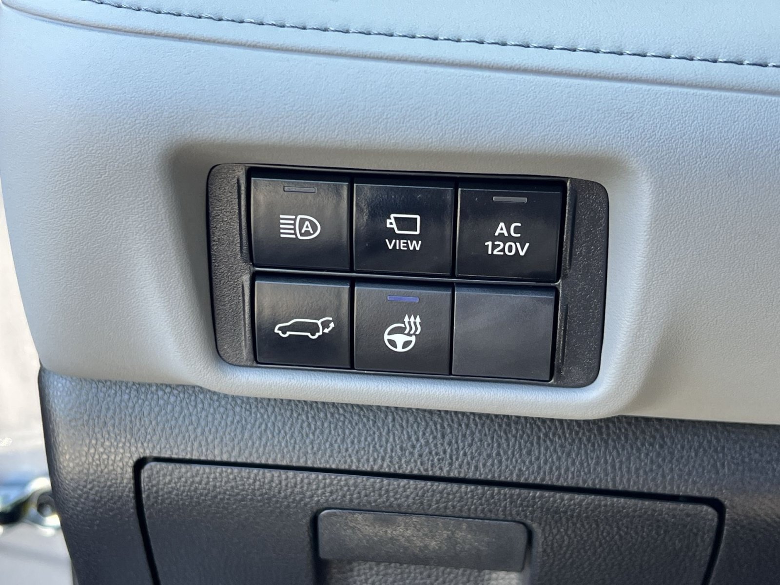 Used 2023 Toyota Highlander Limited AWD/4WD image 46