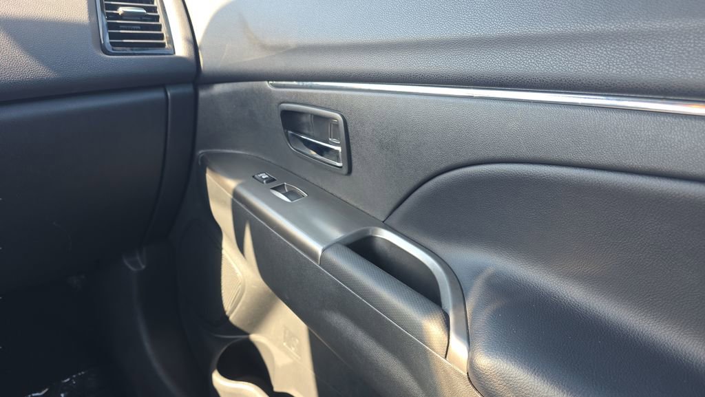 Used 2024 Mitsubishi Outlander Sport ES AWD/4WD image 13