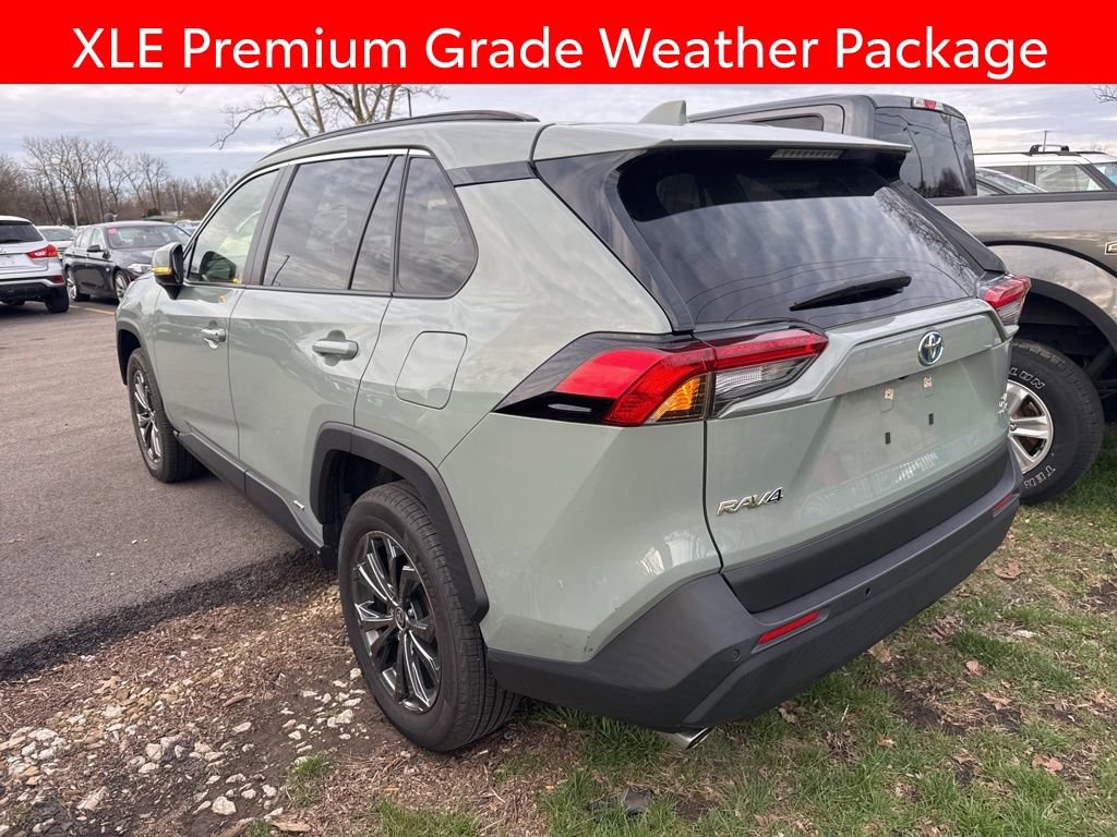 Used 2022 Toyota RAV4 XLE Premium image 4